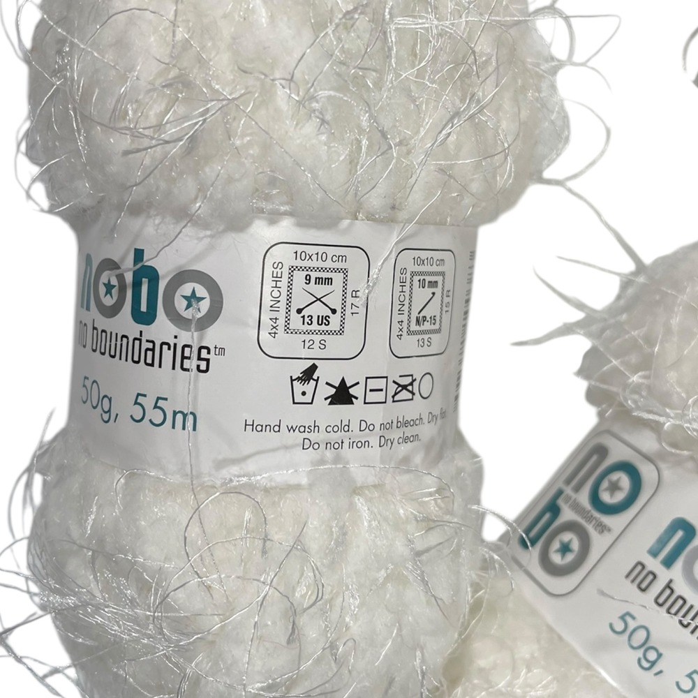 Lot of 3 Skeins No Boundaries 50g White Eyelash Yarn Fuzzy‎ Bulky Texture DIY - Picture 5 of 7